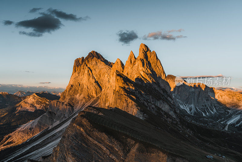 意大利Dolomites的Seceda Ridgeline